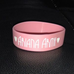 Ariana Grande EXTREMELY RARE PYHU Bracelet